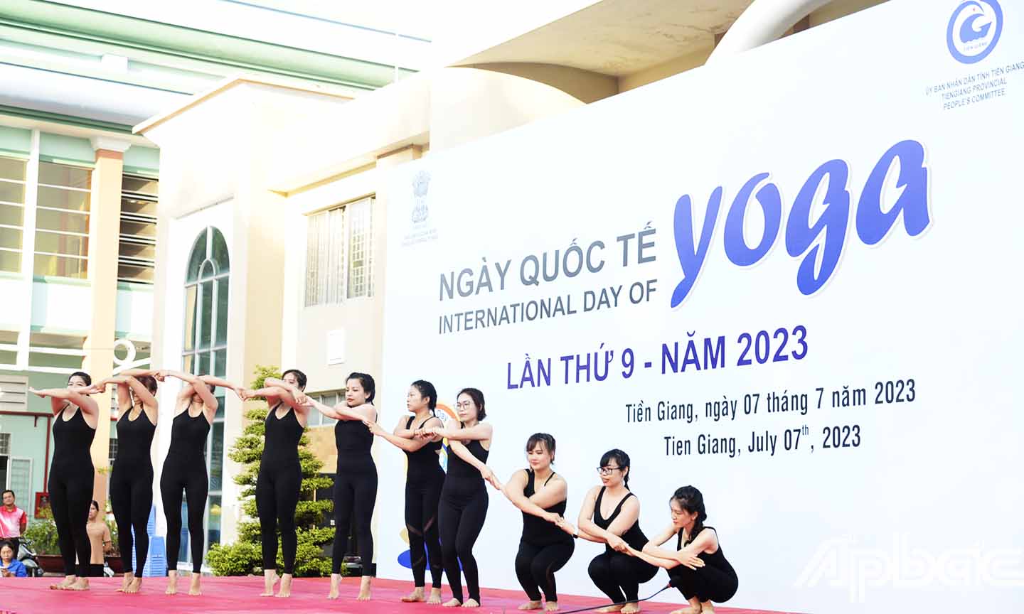 Các tiết mục đồng diễn Yoga đẹp mắt.