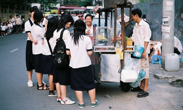 Cảnh giác trước các loại ma túy núp bóng đồ ăn, thức uống trước cổng trường học. (Ảnh minh họa)