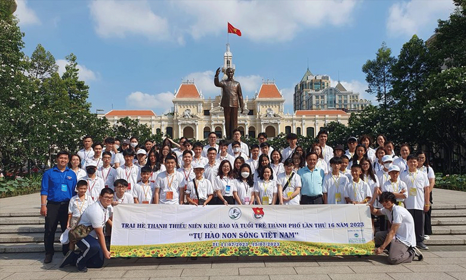 Summer camp for overseas young people kicks off in HCM City (Photo: baodantoc.vn).