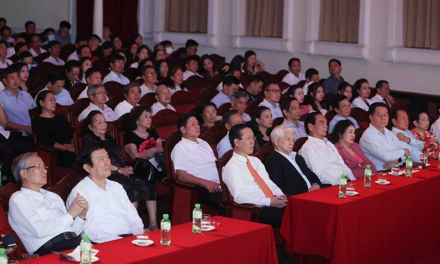 President Vo Van Thuong and Party and State leaders and former leaders attend the programme. (Photo: VNA).