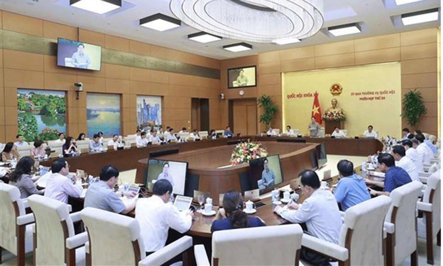 ABO/NDO- The 15th-tenure National Assembly (NA) Standing Committee opened the 24th session in Hanoi on July 12 under the chair of NA Chairman Vuong Dinh Hue.