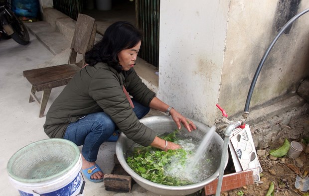 Người dân sử dụng nước sạch hợp vệ sinh. (Ảnh: Quang Cường/TTXVN)