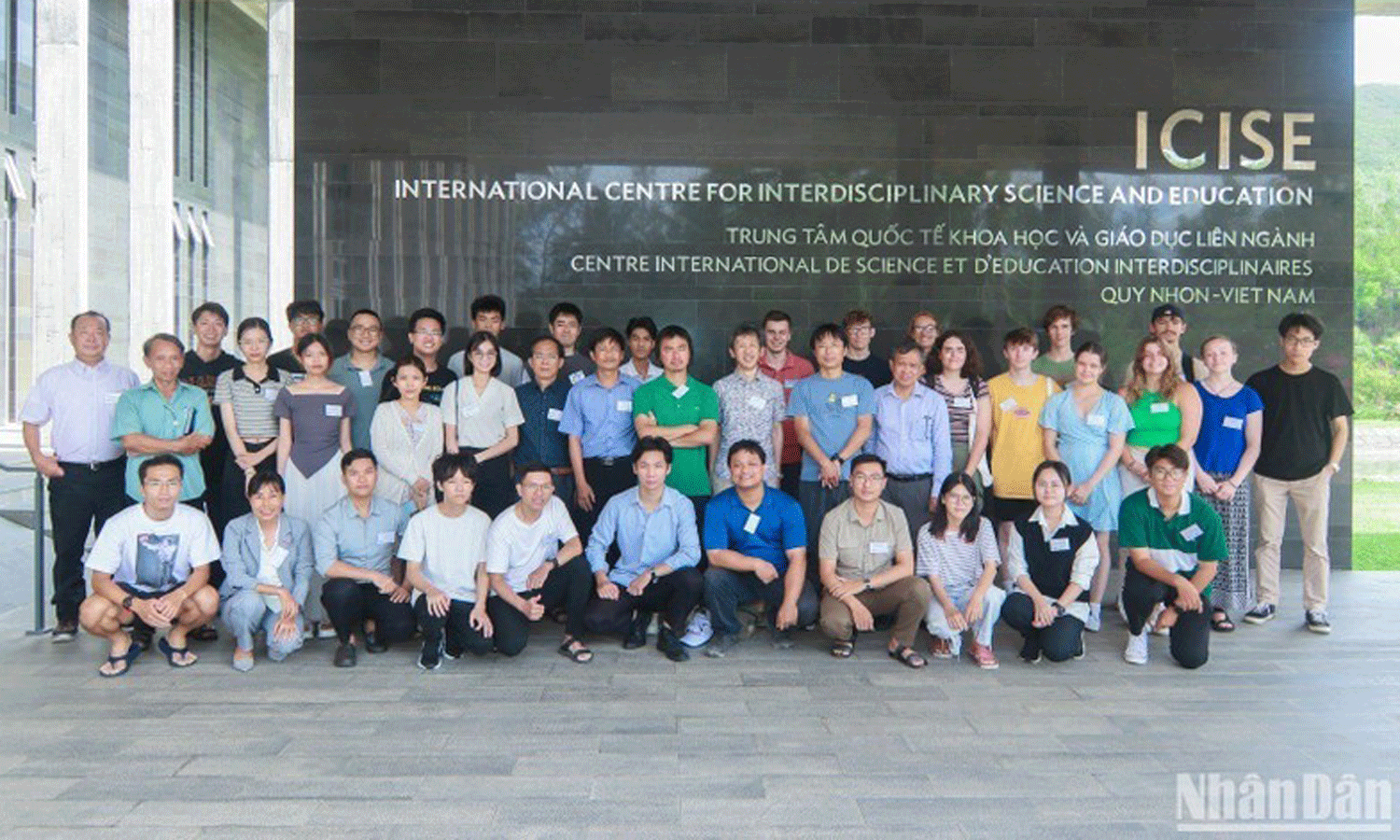 Students and instructors at ICISE. (Photo: Thanh Tung).