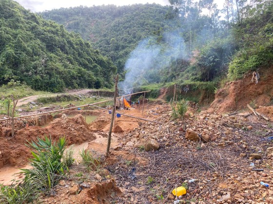 Khu vực làm vàng trái phép bị lực lượng chức năng tiêu hủy.