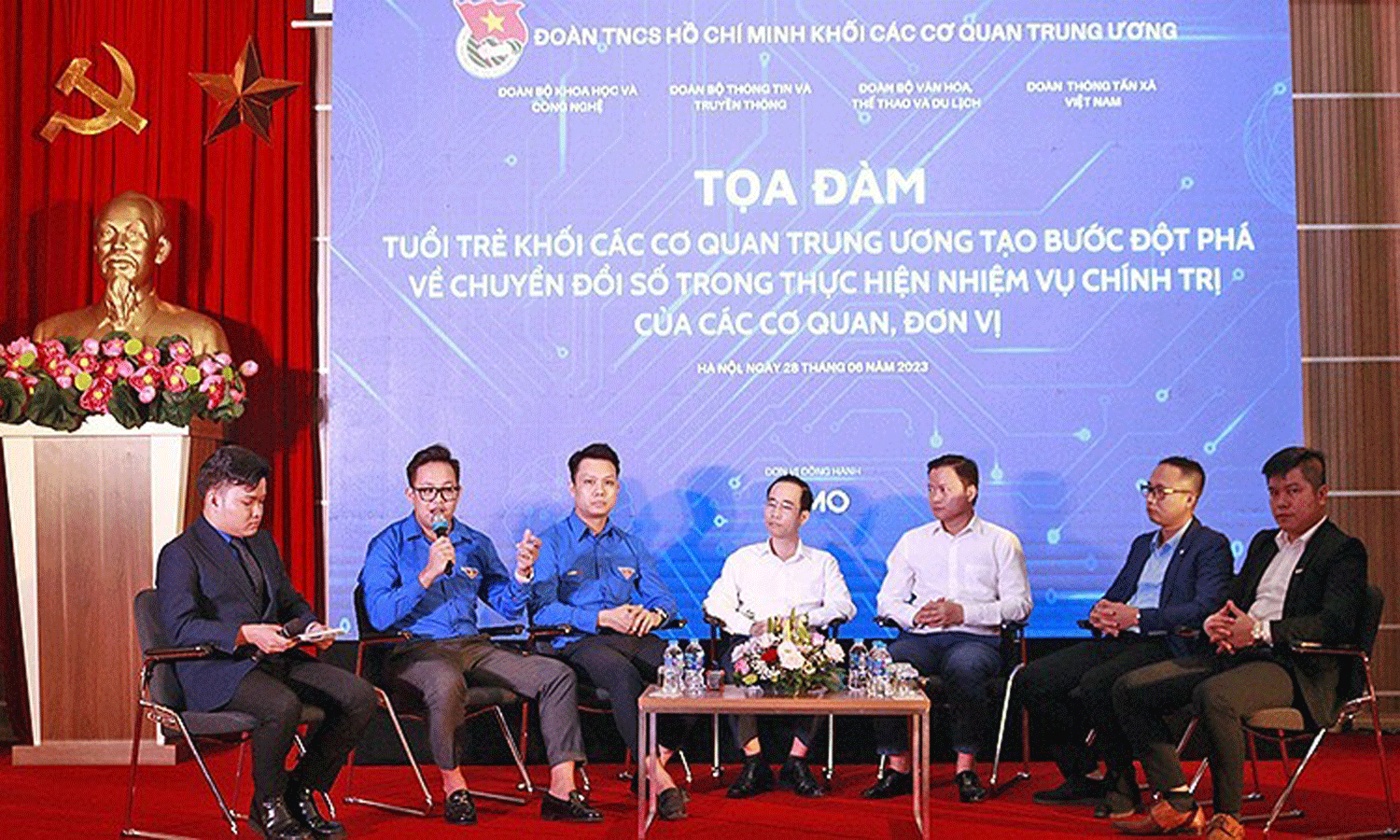 ABO/NDO-  June 28, the Youth Union of the Centrally-run Agencies Bloc held a seminar in Hanoi, under the theme ‘Youth of centrally-run agencies bloc make breakthroughs in digital transformations to realise their assigned tasks’.