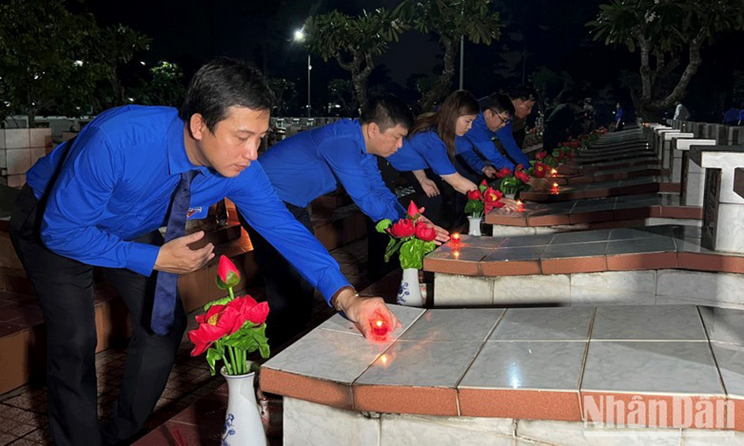 Youth union members lit candles at tombs of fallen soldiers at Long An provincial cemetery.