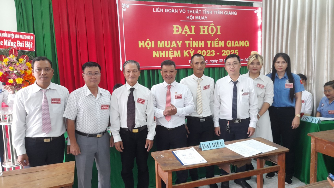 Ban Chấp hành Hội Muay tỉnh Tiền Giang nhiệm kỳ 2023 - 2025 ra mắt tại Đại hội.