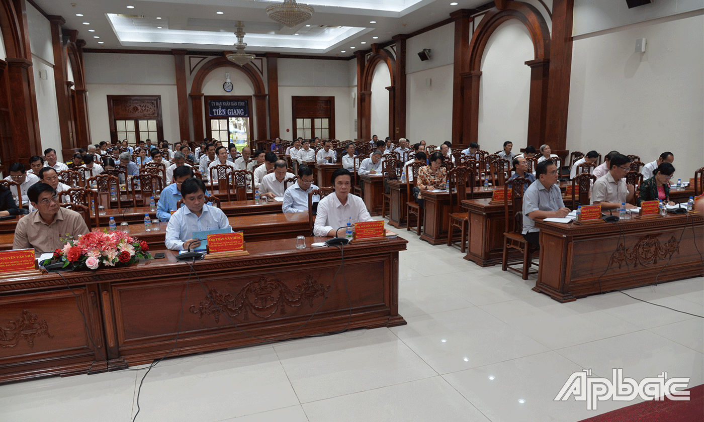 Đại biểu dự tại điểm cầu Tiền Giang.
