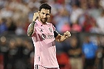 Messi tiếp tục nhường phạt đền nhưng vẫn ghi bàn trận thứ 5 liên tiếp