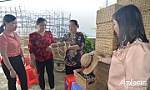 Chị Phạm Thị Mỹ Hằng khởi nghiệp từ cây lục bình