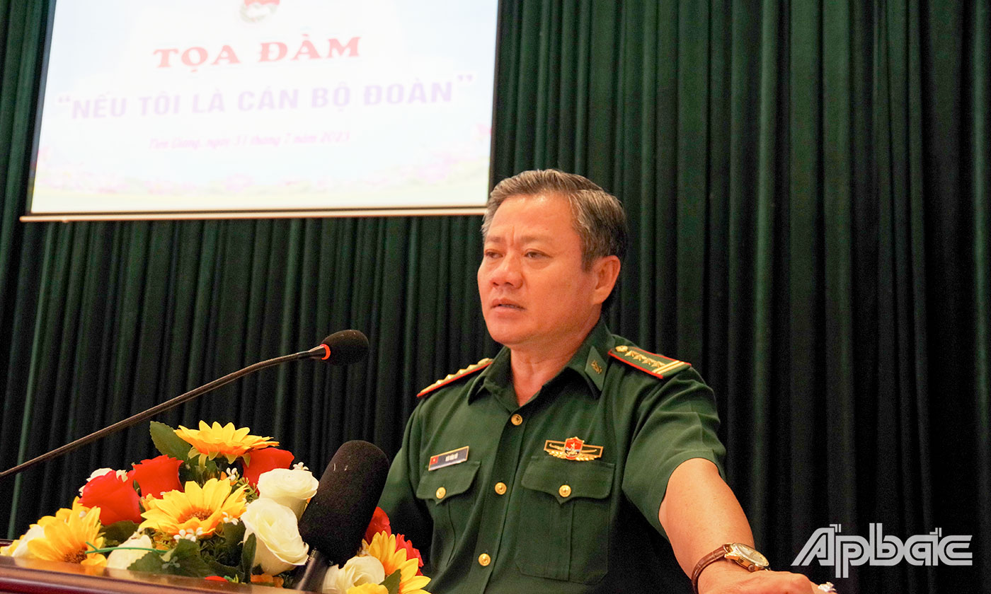 Đại tá Bùi Văn Vũ, Chính ủy BĐBP Tiền Giang phát biểu chỉ đạo tại buổi tọa đàm.