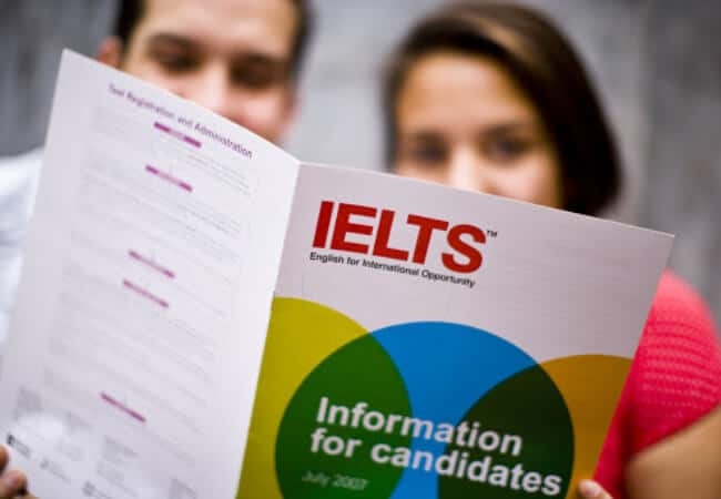 Nên trả lại giá trị thực của chứng chỉ IELTS. (Ảnh minh họa).