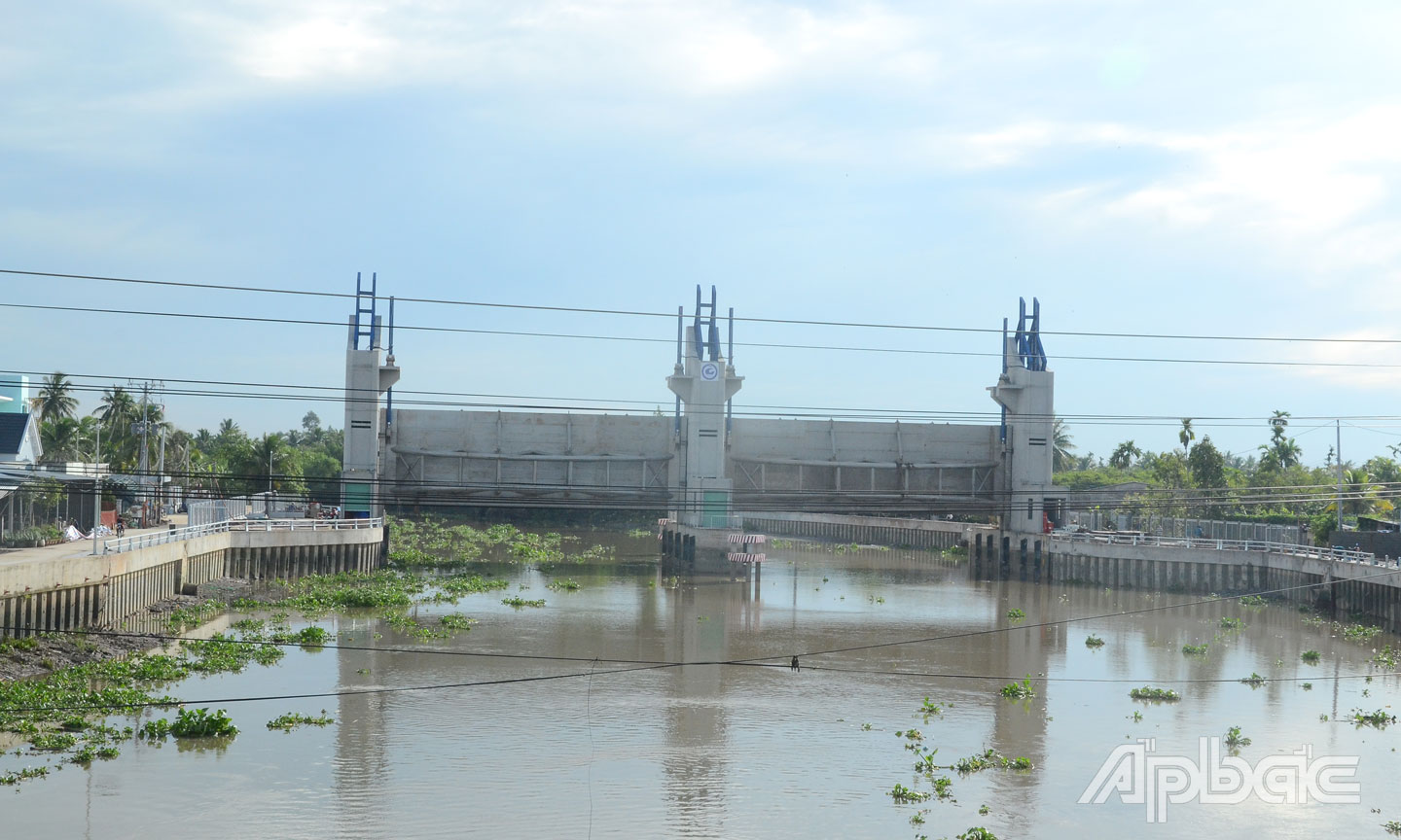 Tiền Giang vừa hoàn thành cống ngăn mặn  Phú Phong (huyện Châu Thành)  trên đường tỉnh 864.