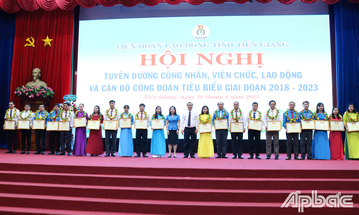 Tuyên dương công nhân, viên chức, lao động (CNVCLĐ), cán bộ Công đoàn tiêu biểu giai đoạn 2018-2023