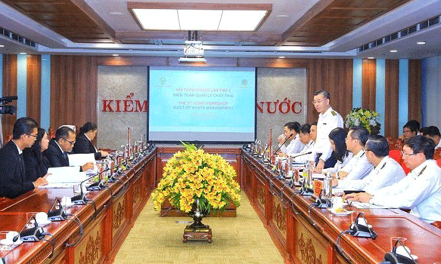 Auditor General of the State Audit Office of Vietnam Ngo Van Tuan speaks at the third joint workshop with the Audit Board of Indonesia in Hanoi on August 11. (Photo: VNA).