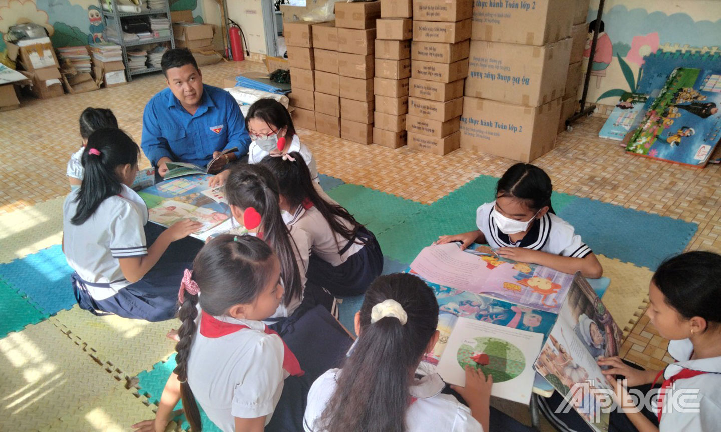 Các ngành, đoàn thể, xã, thị trấn của huyện Chợ Gạo thường xuyên tổ chức các hoạt động văn hóa, văn nghệ, vui chơi, chăm sóc, giáo dục cho trẻ em.