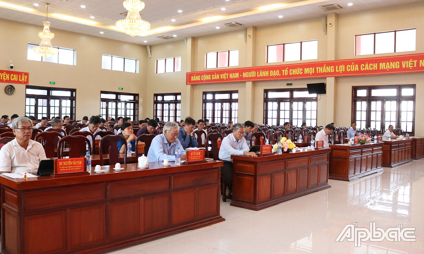 Đại biểu tham dự hội nghị