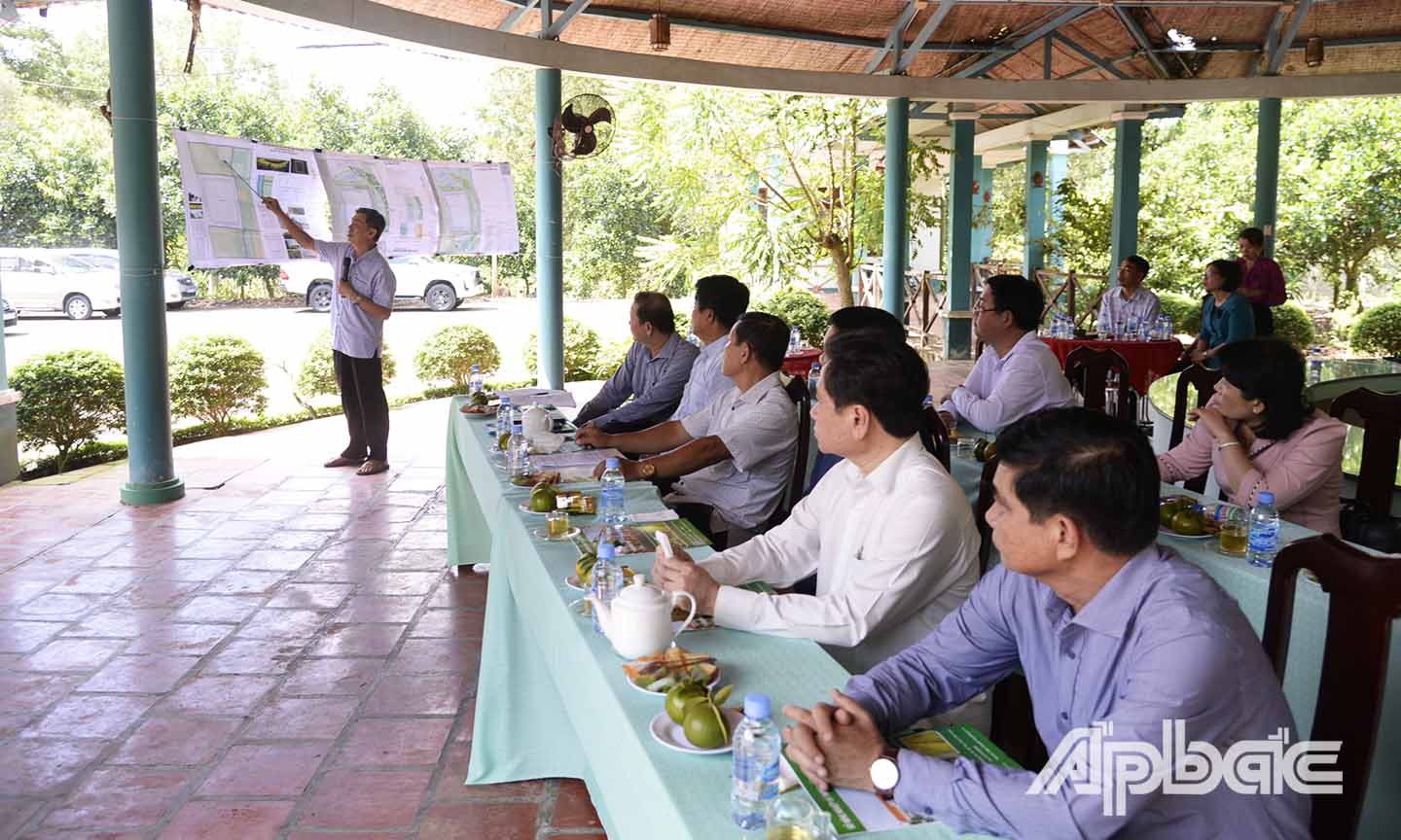 Giám đốc Sở NN&PTNT Nguyễn Văn Mẫn thuyết minh việc mở rộng vùng đệm khu bảo tồn.