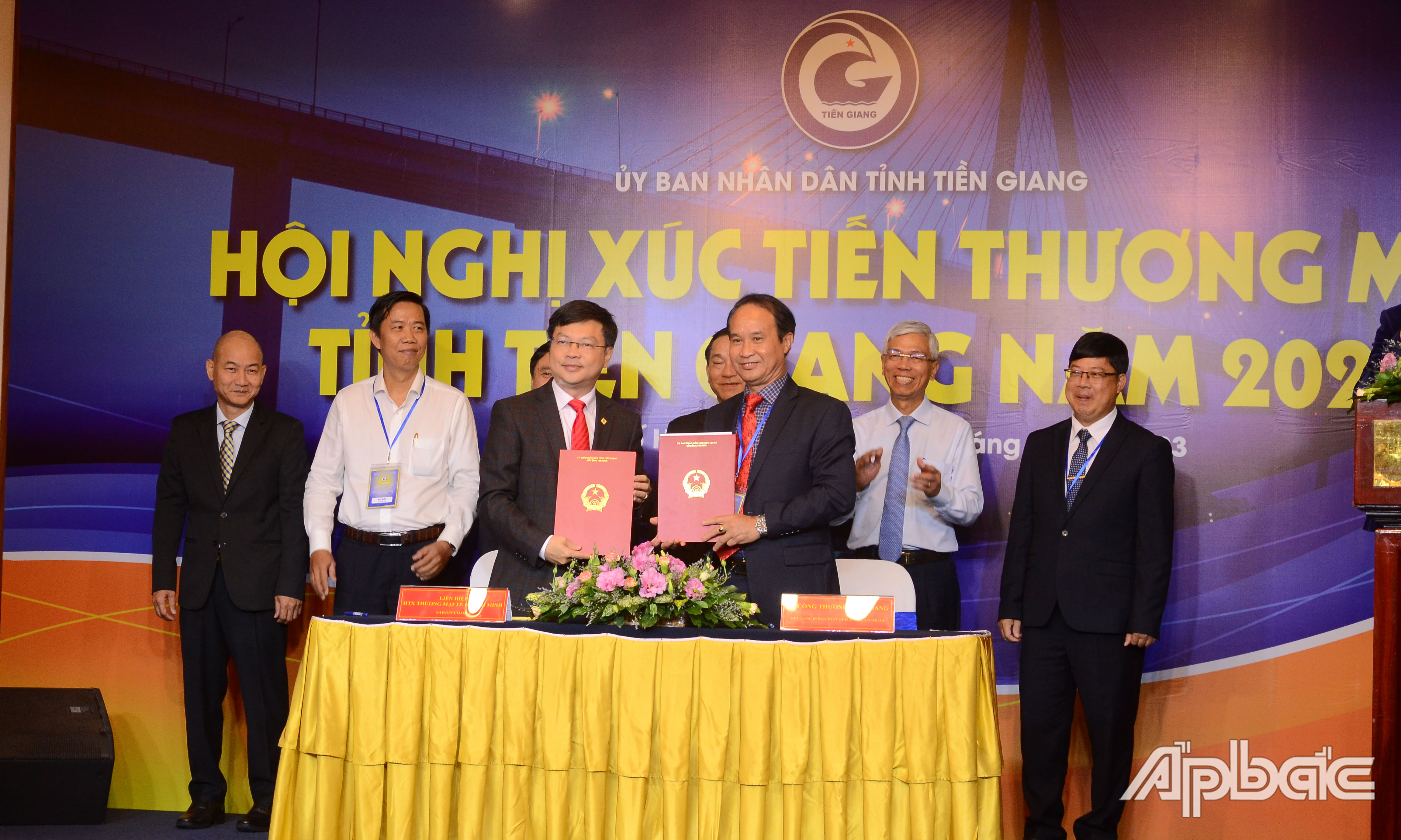 Ký kết biên bản ghi nhớ hợp tác giữa Sở Công thương Tiền Giang và Tập đoàn Central Retail Việt Nam.