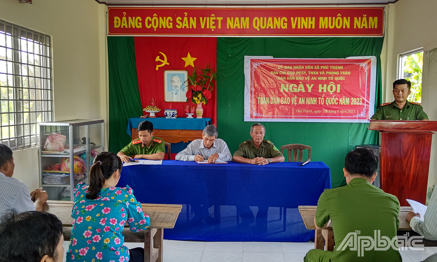Thượng úy Nguyễn Phan Thanh Chính tại Ngày hội 