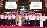 Vallet scholarships granted to 220 students in Thua Thien - Hue