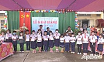 Đồng chí Nguyễn Văn Mười dự khai giảng năm học mới tại huyện Cai Lậy