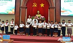 Hội LHPN tỉnh Tiền Giang: Trao tặng 125 phần quà cho học sinh nghèo hiếu học