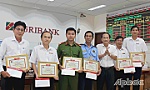 Agribank Tiền Giang: Khen thưởng các cá nhân xuất sắc trong bảo vệ tài sản Agribank