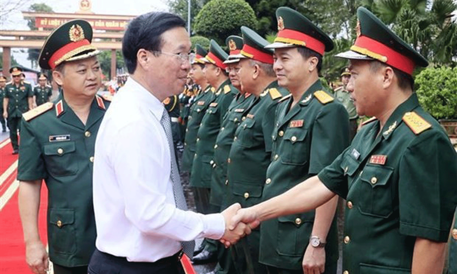 State President Vo Van Thuong visits Army Corps 15 (Photo: VNA).