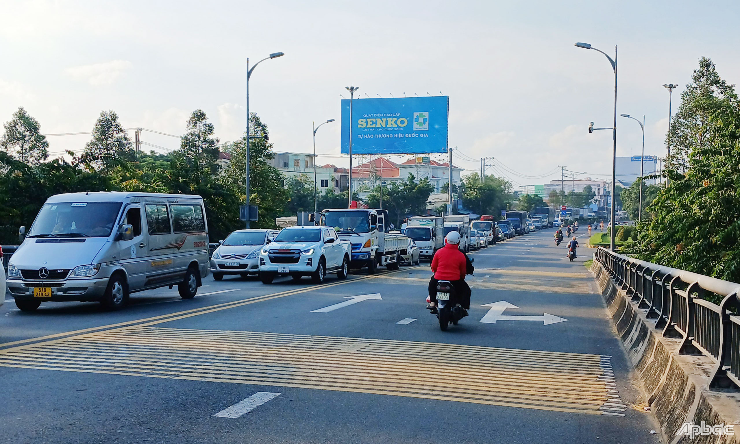 Ùn ứ phương tiện tại đầu cầu Rạch Miễu phía Tiền Giang.