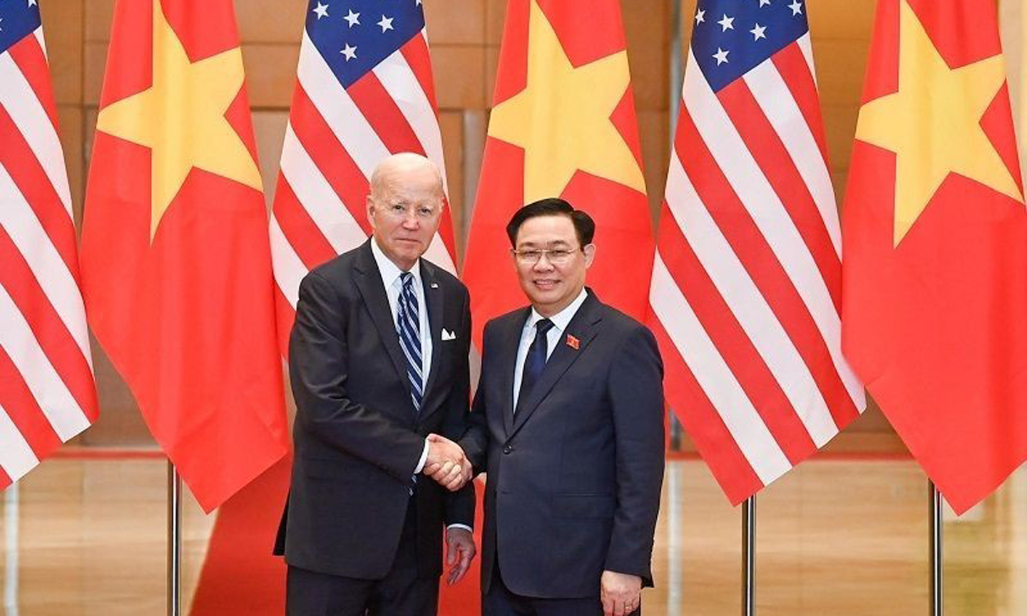 ABO/NDO- Chairman of the National Assembly (NA) Vuong Dinh Hue met with US President Joseph Robinette Biden Jr. in Hanoi on the afternoon of September 11.