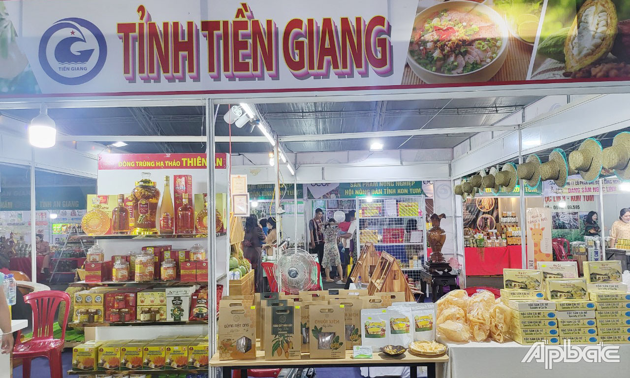 Sản phẩm OCOP, đặc trưng của Tiền Giang trưng bày tại Festival.