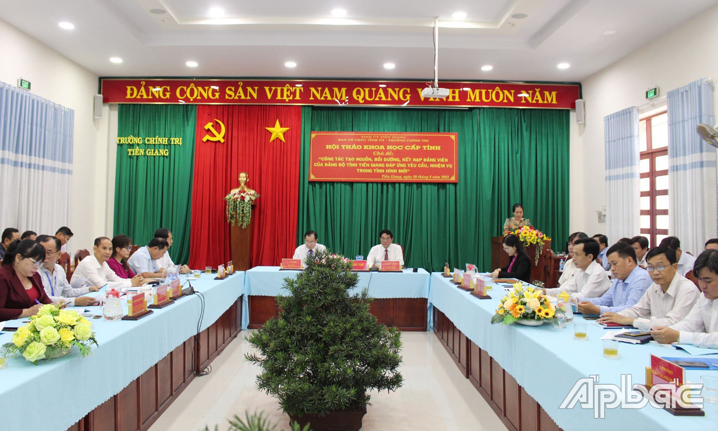 Quang cảnh Hội thảo khoa học cấp tỉnh về “Công tác tạo nguồn, bồi dưỡng, kết nạp đảng viên của Đảng bộ tỉnh Tiền Giang  đáp ứng yêu cầu, nhiệm vụ trong tình hình mới”.                                                                                                                                                      Ảnh: THÙY TRANG