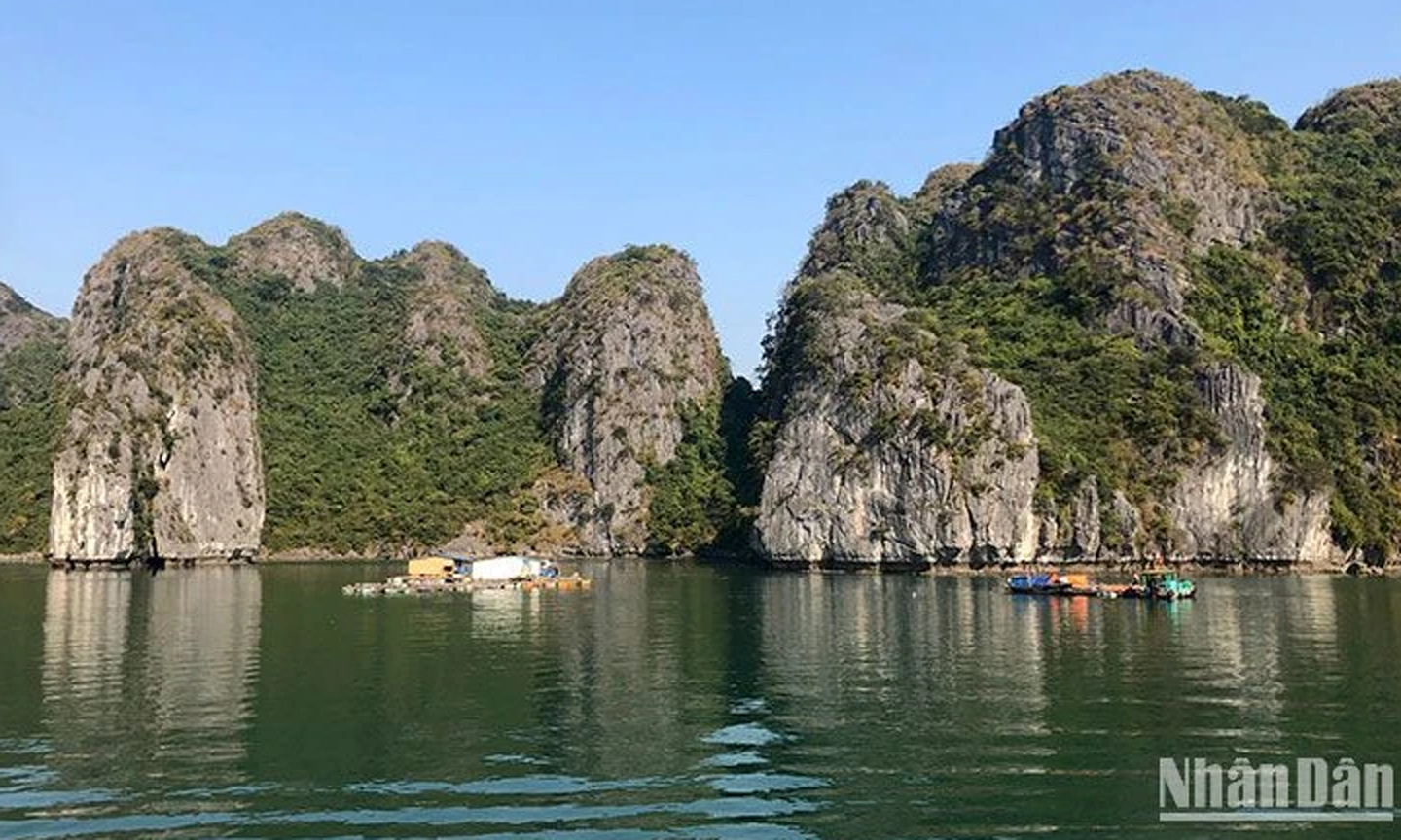 The beauty of Ha Long Bay-Cat Ba Archipelago.