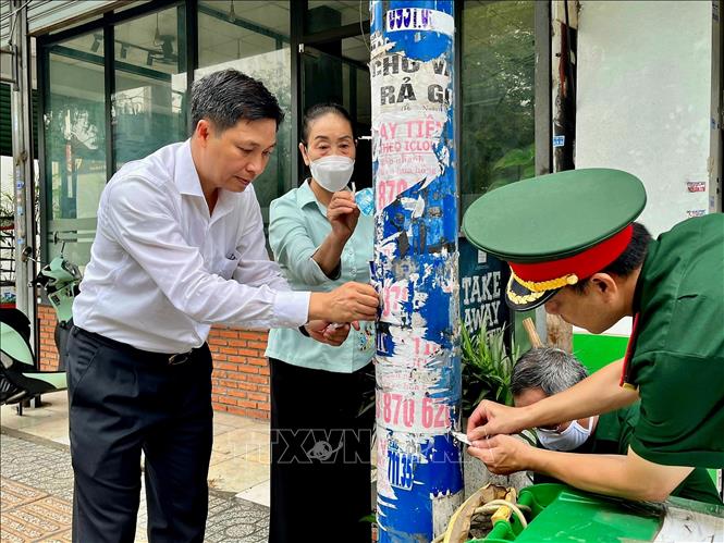  Các ban ngành, đoàn thể Quận 12 (TP Hồ Chí Minh) gỡ bỏ quảng cáo 