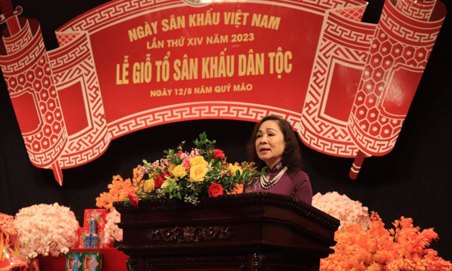 People’s Artist Trinh Thuy Mui, President of the Vietnam Association of Stage Artists, speaking at the ceremony. (Photo: Thuy Hien).