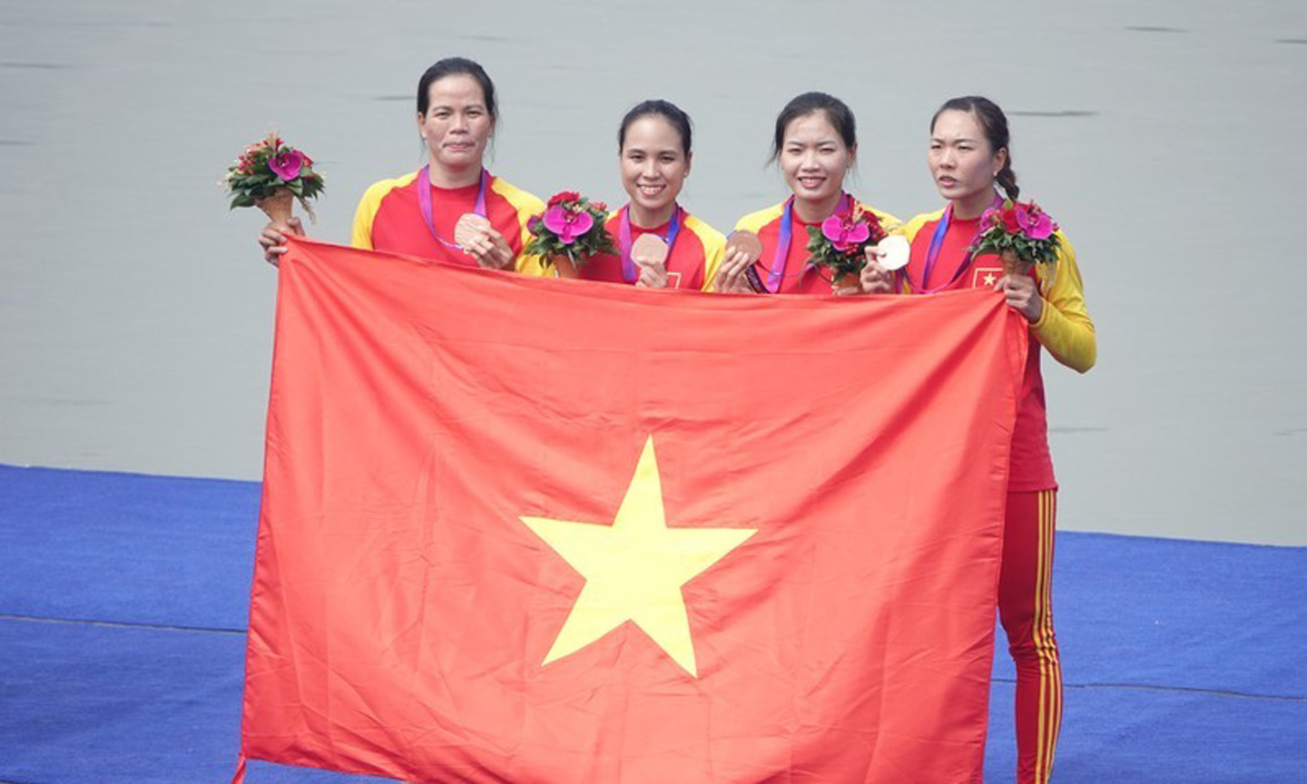 The Vietnamese rowing team at the 19th Asian Games in Hangzhou. (Photo: Nam Trung)