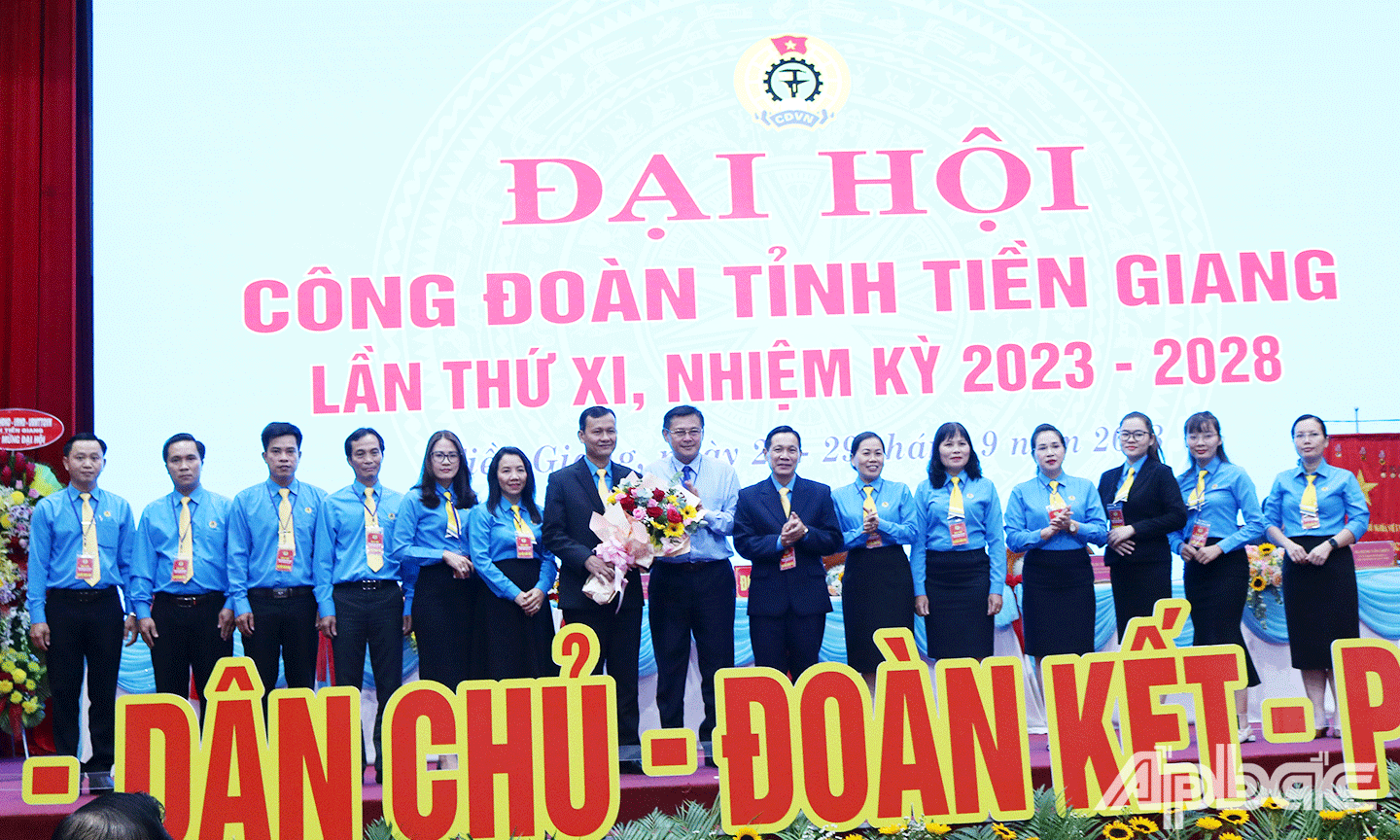 Đoàn đại biểu dự Đại hội Công đoàn Việt Nam lần thứ XIII, nhiệm kỳ 2023 – 2028