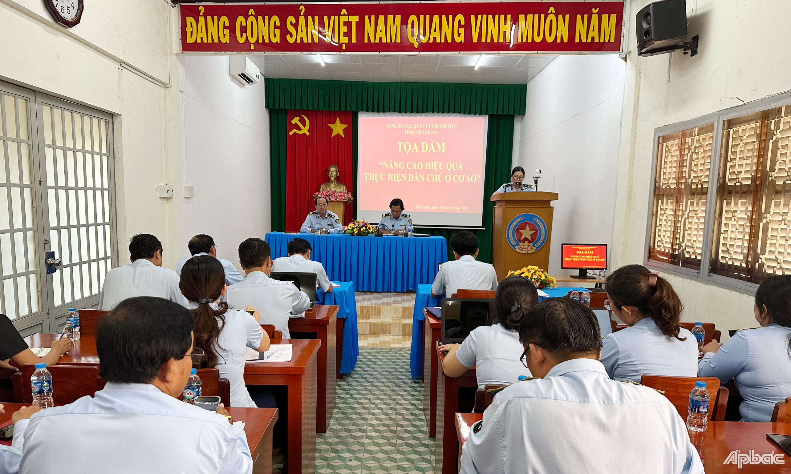 Quang cảnh buổi tọa đàm.