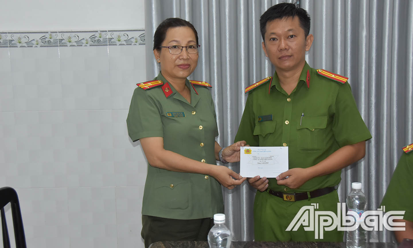 Thăm và tặng quà Huy