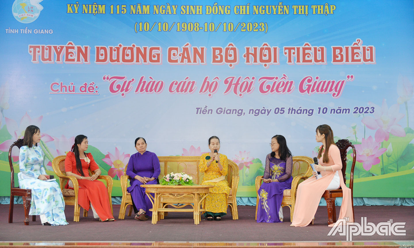 Giao lưu với các cán bộ Hội Phụ nữ tiêu biểu.