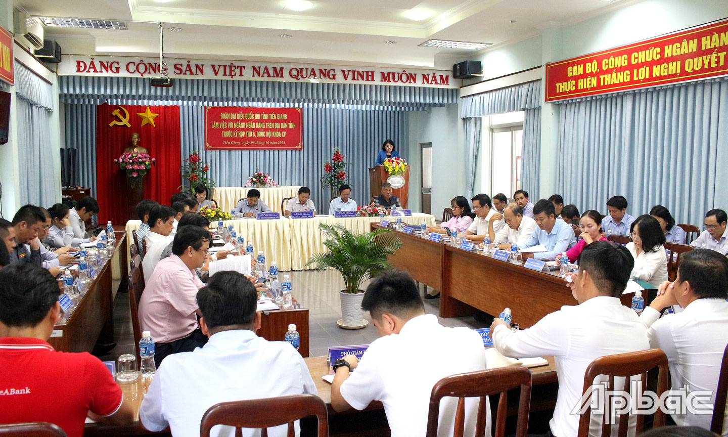 Quang cảnh buổi làm việc.