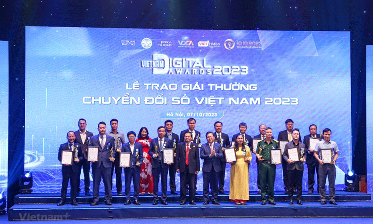 ABO/NDO- Winners of the Vietnam Digital Awards 2023 (VDA 2023) were honoured at a ceremony held on October 7 by the Vietnam Digital Media Association (VDCA) under the sponsorship of the Ministry of Information and Communications.