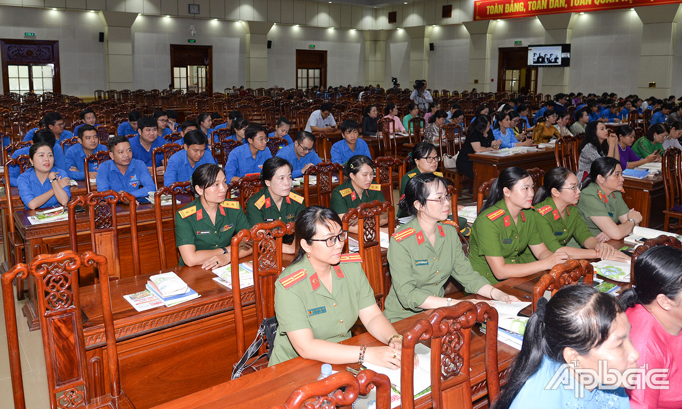 Đại biểu Công an, Quân đội và đoàn viên, thanh niên tỉnh Tiền Giang tham dự Hội thảo.