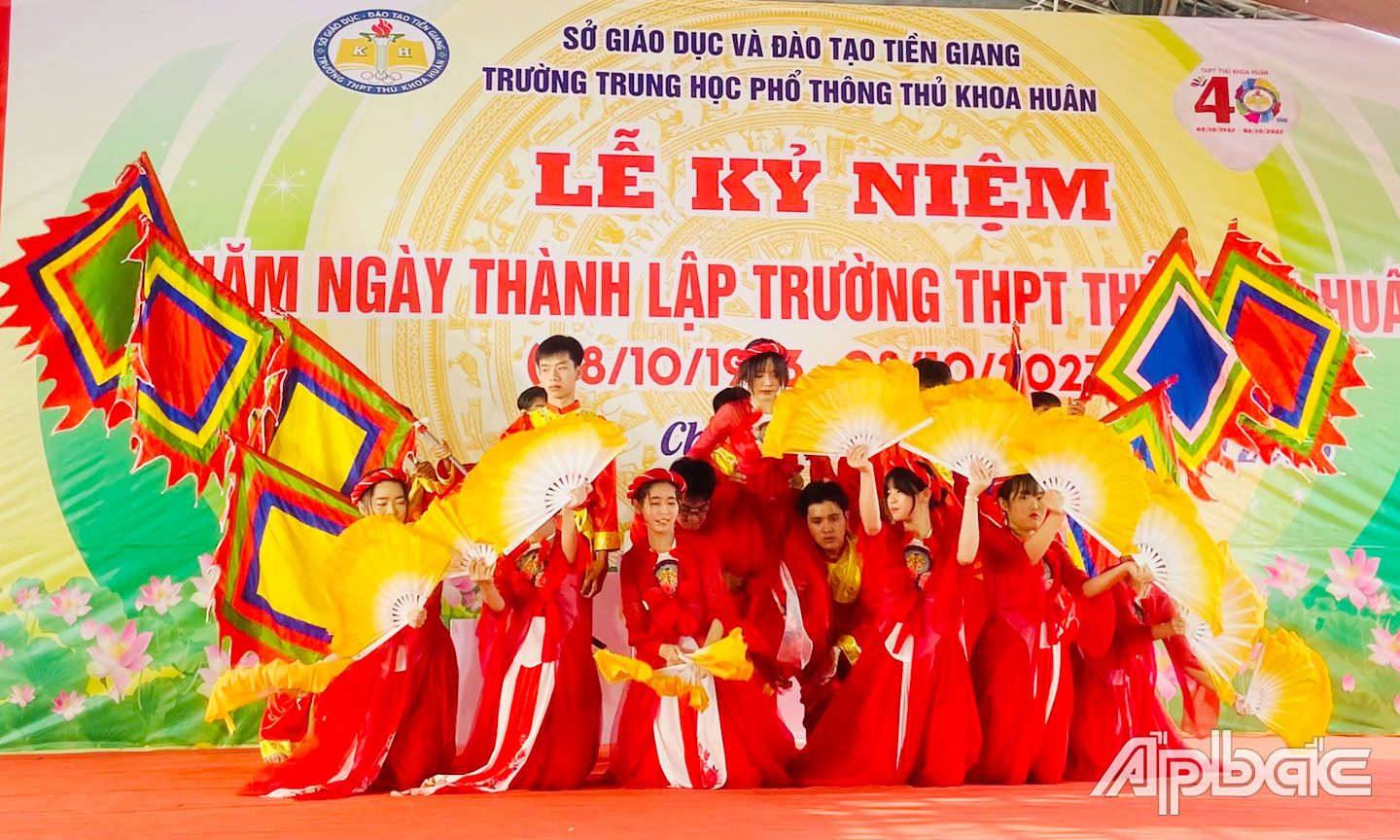 Lễ kỷ niệm 40 năm Ngày thành lập Trường THPT Thủ Khoa Huân.