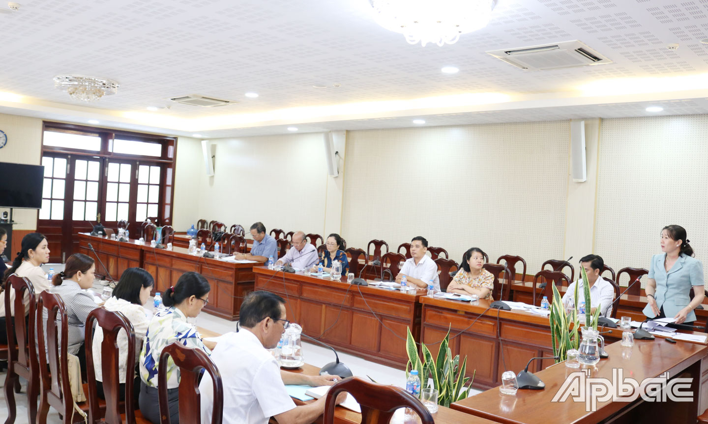 Đoàn giám sát làm việc tại huyện Cai Lậy.