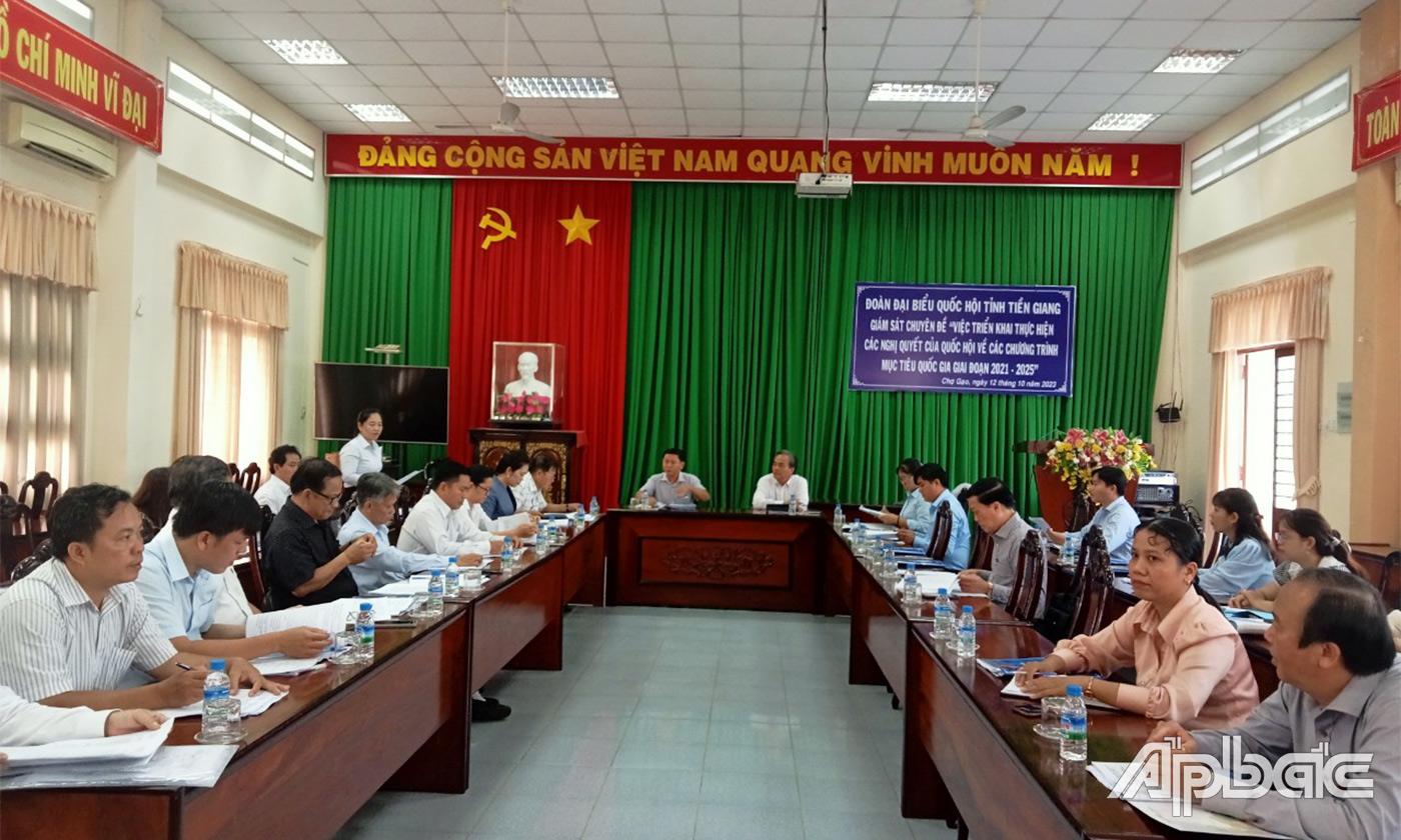 Quang cảnh buổi làm việc