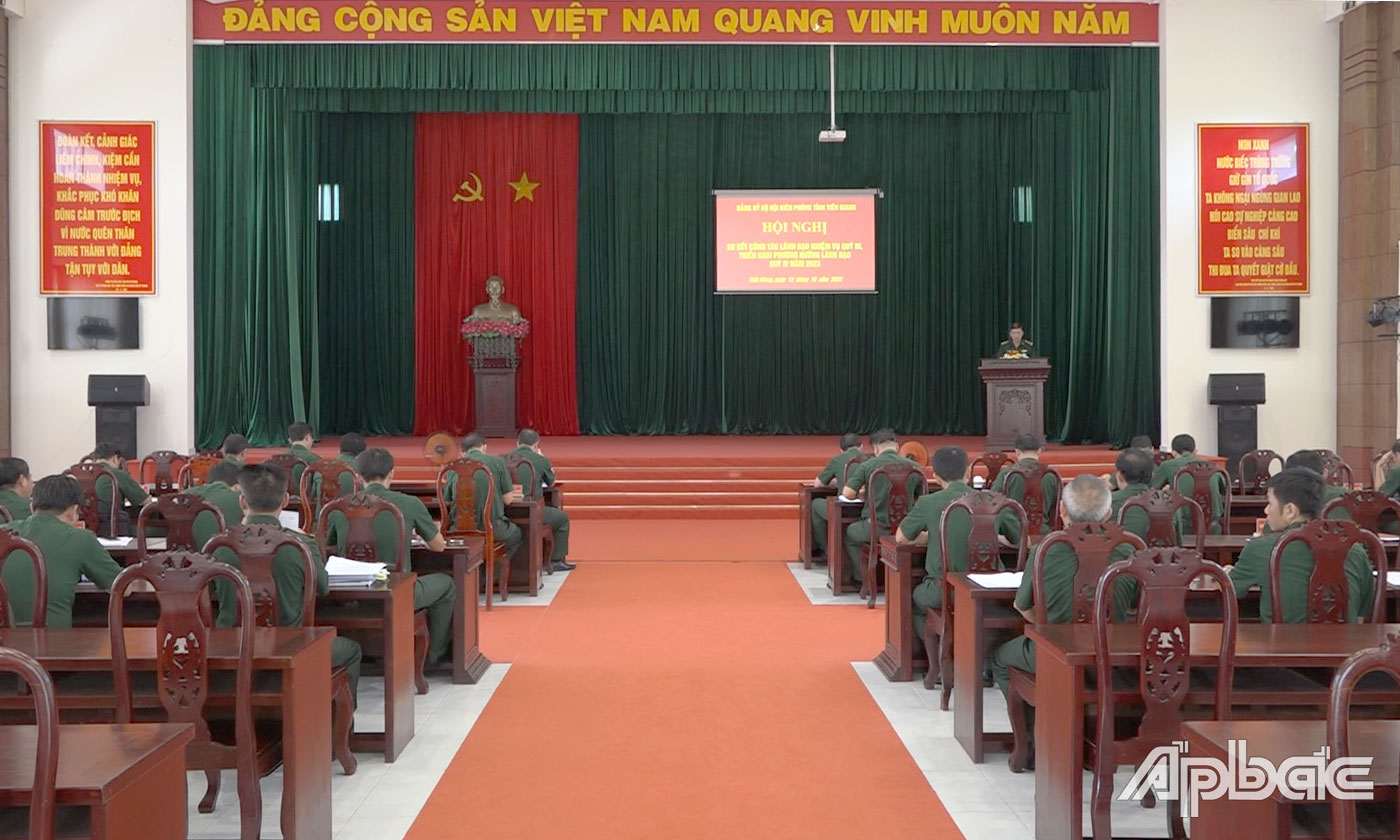 Toàn cảnh hội nghị.