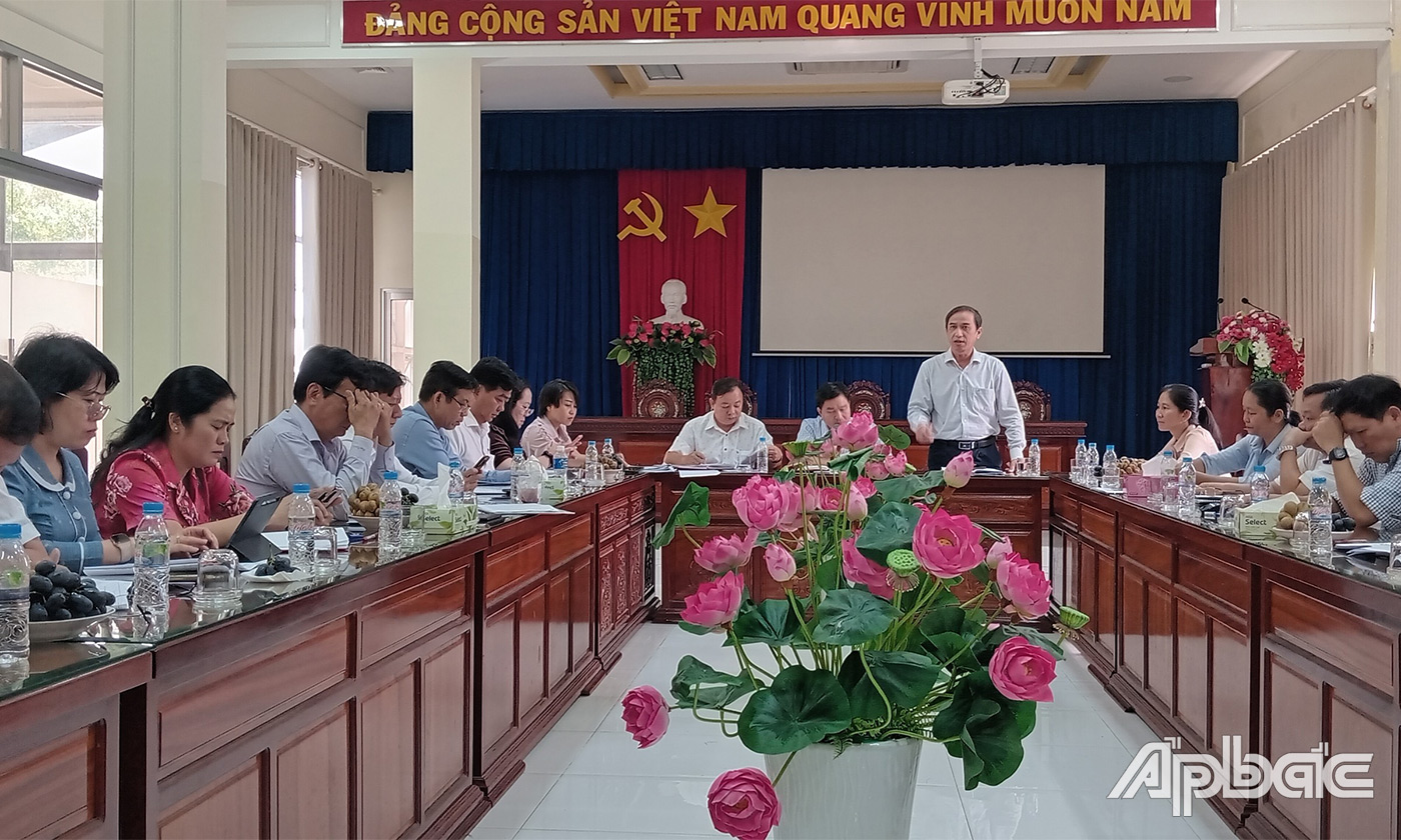 Lãnh đạo UBND TP. Mỹ Tho phát biểu tại buổi làm việc với Đoàn giám sát