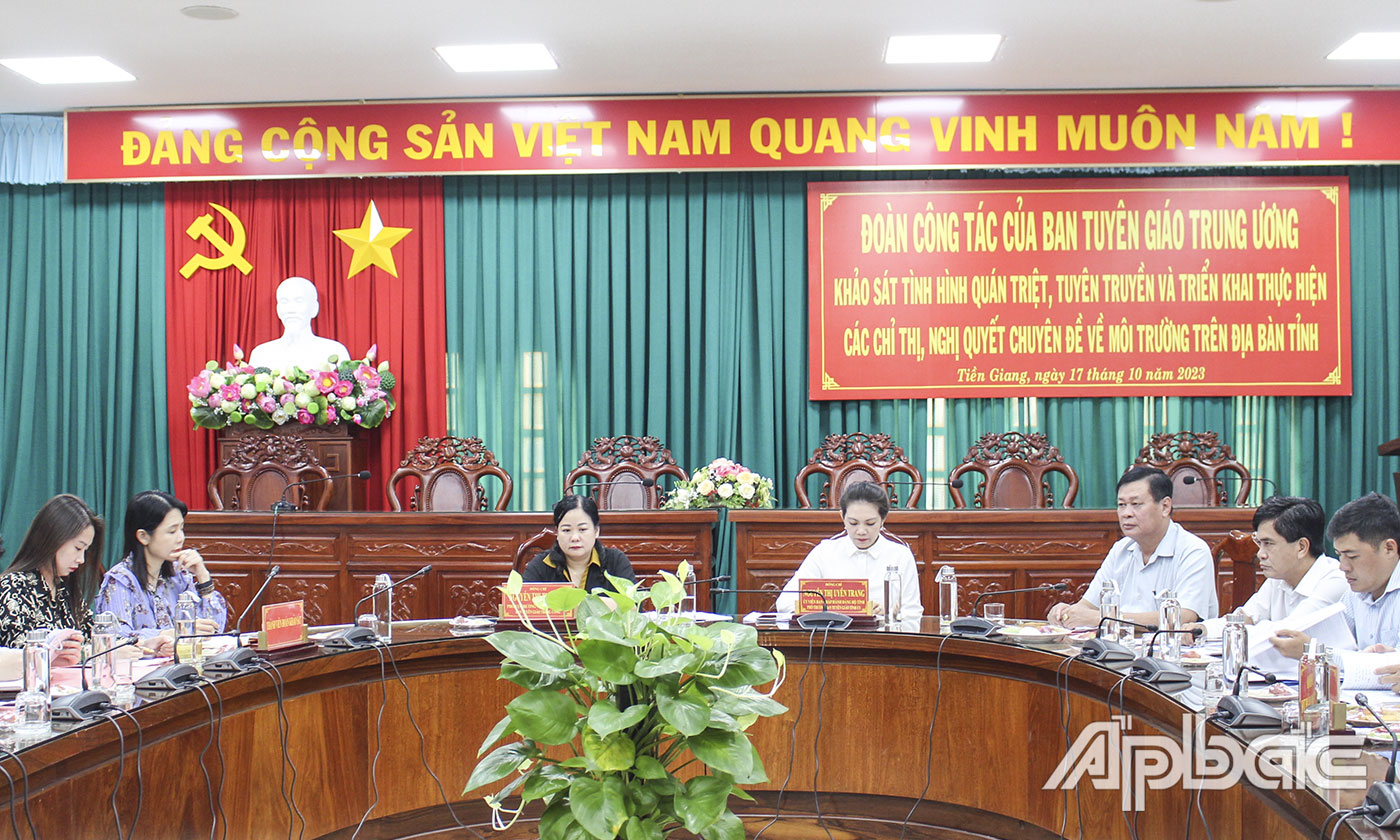 Quang cảnh buổi làm việc. 